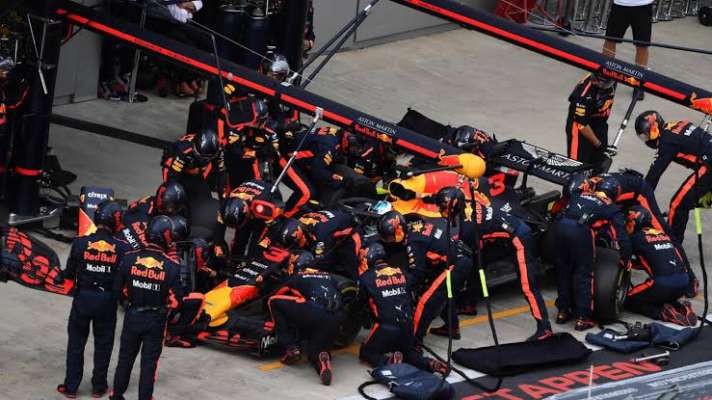 What Elements Go Into Executing The Perfect F1 Pitstop