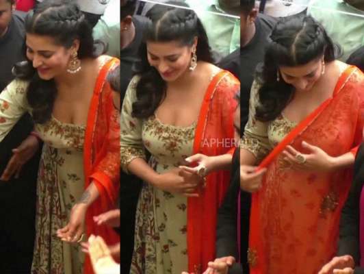 Hot Compilation Of South Indian Actresses While Adjusting Their