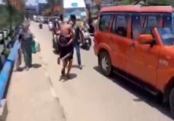 Man forced to carry ailing father on foot in Kerala after police ...