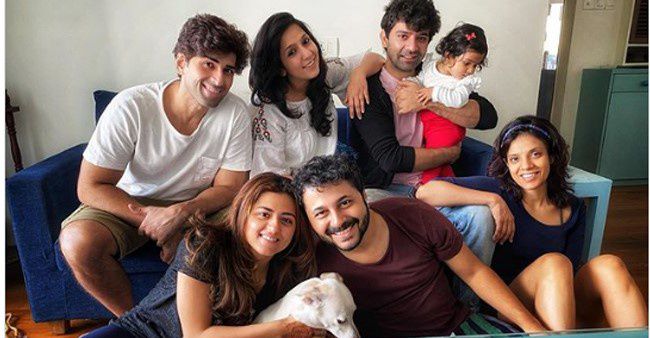 Barun Sobti Clicks Pictures With His Cute Daughter And Beautiful Wife Laughingcolours English Dailyhunt Get all the information about barun sobti. barun sobti clicks pictures with his