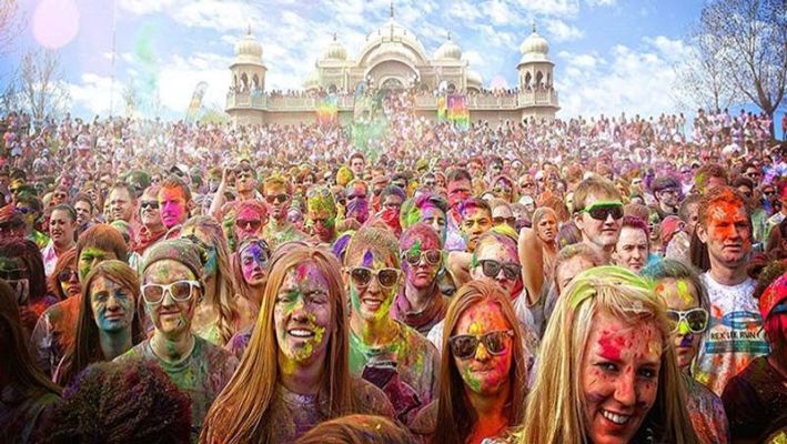 भारत से बाहर इन 10 देशों में भी मनाई जाती है होली, विदेशों में ऐसे चढ़ता है  रंग का खुमार - Girls Globe Hindi | DailyHunt