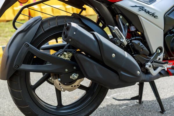 Family Feud Tvs Apache Rtr 160 4v Bs6 Vs Apache Rtr 160 2v Bs6 Bike Dekho Dailyhunt Family Feud Tvs Apache Rtr 160 4v Bs6 Vs Apache Rtr 160 2v Bs6 Bike Dekho Dailyhunt