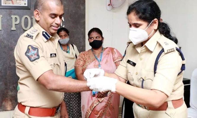 Tirupati Urban Police Celebrate Raksha Bandhan Day Thehansindia Dailyhunt