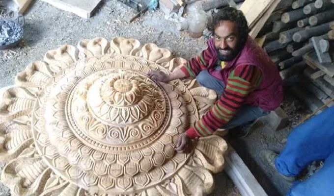 डोले राम का कमाल, लकड़ी की बेजान मूरत में भी डाल देते हैं जान - Himachal  Abhi Abhi | DailyHunt