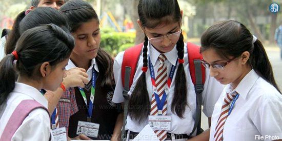 செப்டம்பர் மாதத்தில் பள்ளி, கல்லூரிகள் திறக்கப்படும்: மனிதவள மேம்பாட்டுத்துறை அமைச்சர் தகவல்