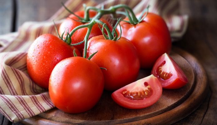 4 Homemade Tomato Face Packs Suitable For Every Skin Type Lifeberrys English Dailyhunt 4 homemade tomato face packs suitable