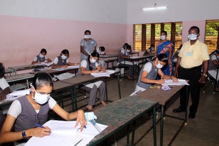 பிளஸ் 1 அரியா் தேர்வுகளை பள்ளிகளிலேயே எழுதலாம்: தேர்வுத் துறை அறிவிப்பு