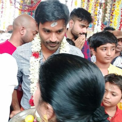 Pic Talk Dhanush And Aishwarya Dhanush Visit Their Native Temple On The Occasion Of Maha Shivarathri Just For Women Dailyhunt