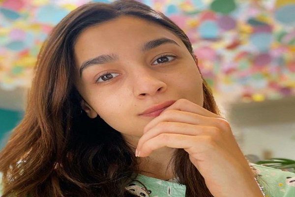 Alia Bhatt Slays No Makeup Glow Telangana Today English Dailyhunt