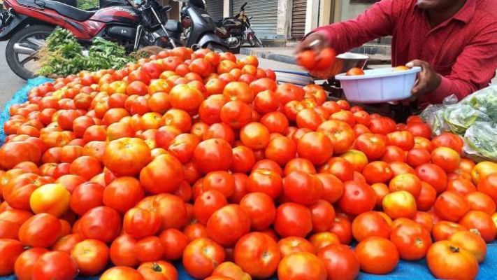 लाल टमाटर देख छूटने लगे पसीने, दिल्‍ली-एनसीआर में भाव 80 रुपए किलो तक  पहुंचा - India Tv Paisa | DailyHunt