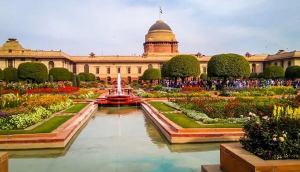 The Mughal Garden Offers An Amazing View Of 138 Varieties Of Roses News Crab Dailyhunt