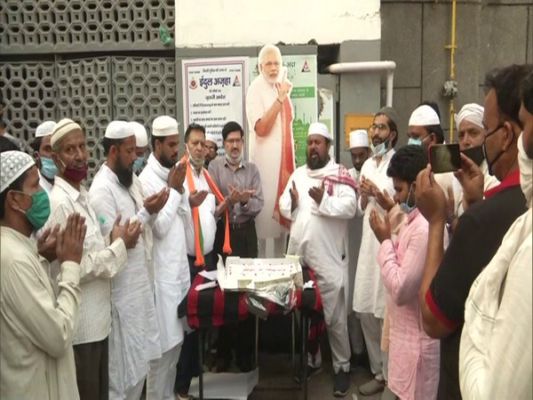 Delhi S Muslim Community Celebrates Pm Modi S 70 Birthday At Nizamuddin Markaz Business World Dailyhunt