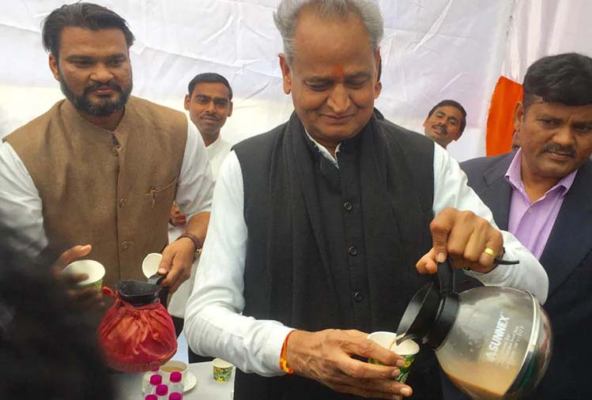 Chief Minister Ashok Gehlot Loves This Thing The Most In Food Which Is Worth Only Rs 10 News Crab Dailyhunt
