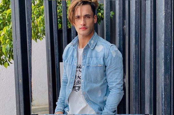 Bigg Boss 13 S Asim Riaz Flaunts Tattoos On His Arms Reveals Whether He Really Got Inked Tellychakkar English Dailyhunt Veham song arman malik ft asim riaz and sakshi malik. asim riaz flaunts tattoos