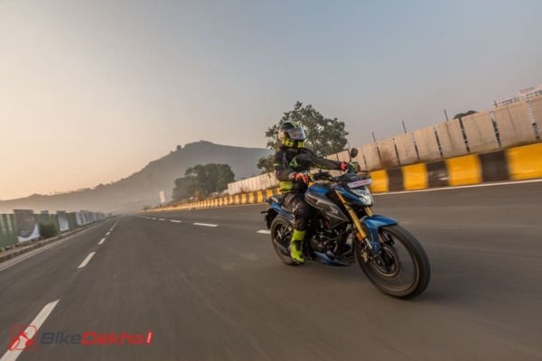 Honda Hornet 2 0 Vs Hero Xtreme 160r Performance And Mileage Compared Bike Dekho Dailyhunt