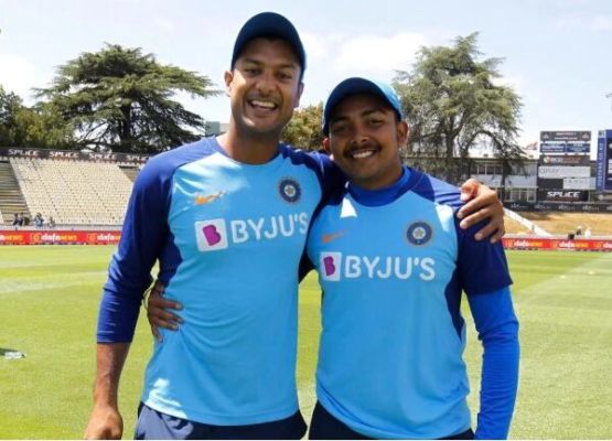 Chahal Gives Odi Caps To Prithvi Shaw Mayank Agarwal In A Funny Manner See The Video Rvcj Dailyhunt