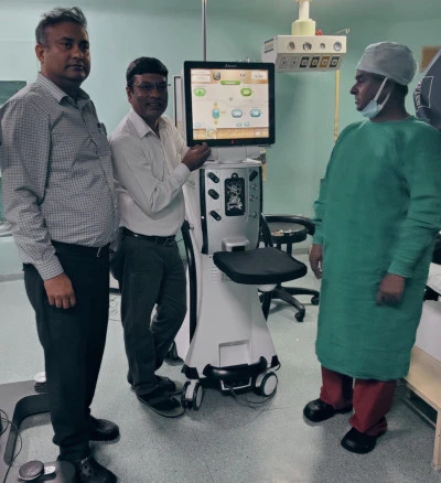 मेरठ मेडिकल कॉलेज: नेत्र रोग विभाग में 'एडवांस फेको मशीन' स्थापित; अब बिना टांके और बिना दर्द के होगा मोतियाबिंद का ऑपरेशन