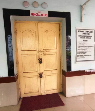 ଭଦ୍ରକ ସ୍ୱୟଂଶାସିତ ମହାବିଦ୍ୟାଳୟ, ଅଧ୍ୟକ୍ଷ ପଦବୀ ପୂରଣ ପରେ ବିବାଦ ତୁଟୁନି, କାର୍ଯ୍ୟାଳୟରେ ଝୁଲୁଛି ତାଲା