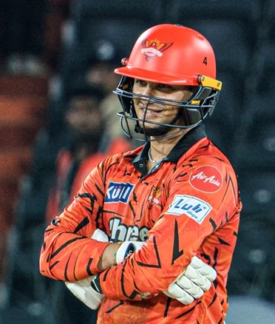 Abhishek Sharma Ka IPL Me Shatak : दिल्ली के खिलाफ अभिषेक का तूफान, धोनी और गेल के महारिकॉर्ड्स ध्वस्त, हासिल की 'ऑरेंज कैप'