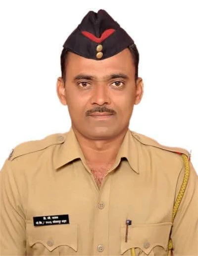 सोलापूर - पोलीस अंमलदार दीपक जाधव यांना पोलीस महासंचालक पदक जाहीर