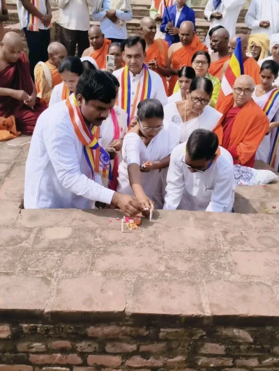बुद्ध पूर्णिमा पर बौद्ध नगरी कौशांबी में उमड़ा आस्था का सैलाब, देश-विदेश से पहुंचे हजारों श्रद्धालु