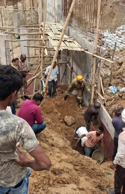 लखनऊ हादसा: निर्माणाधीन अस्पताल की दीवार धंसी,दबने से मजदूर की मौत
