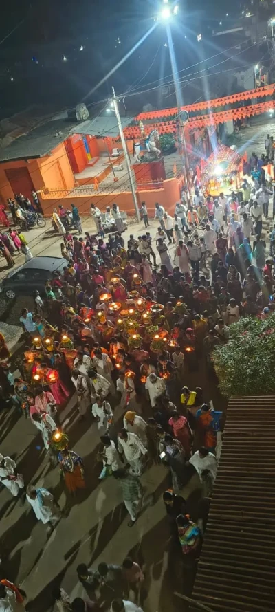 అల్లాదుర్గంలో పోలేరమ్మ దేవతకు బోనాలను, రథాన్ని ఊరేగింపుగా తీసుకు వస్తున్న మహిళలు