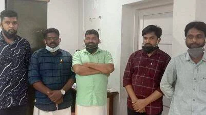 കാറില്‍ ആയുധങ്ങളുമായി എസ്.ഡി.പി.ഐ പ്രവര്‍ത്തകര്‍ പിടിയില്‍