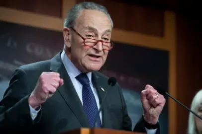 Trump Touts a High-IQ President as Only AI Safeguard Required, Chuck Schumer Says That's Not Who We've Got: 'Cannot Afford to Turn a Blind Eye'