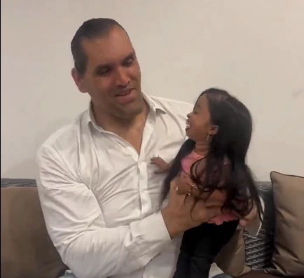 'This Is Bad Touch': Netizens Divided Over Great Khali's 'Inappropriate' Bonding With World's Shortest Woman Jyoti Amge