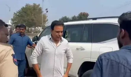 Sircilla Elections: కేటీఆర్ వాహనాన్ని తనిఖీ చేసిన ఎన్నికల అధికారులు