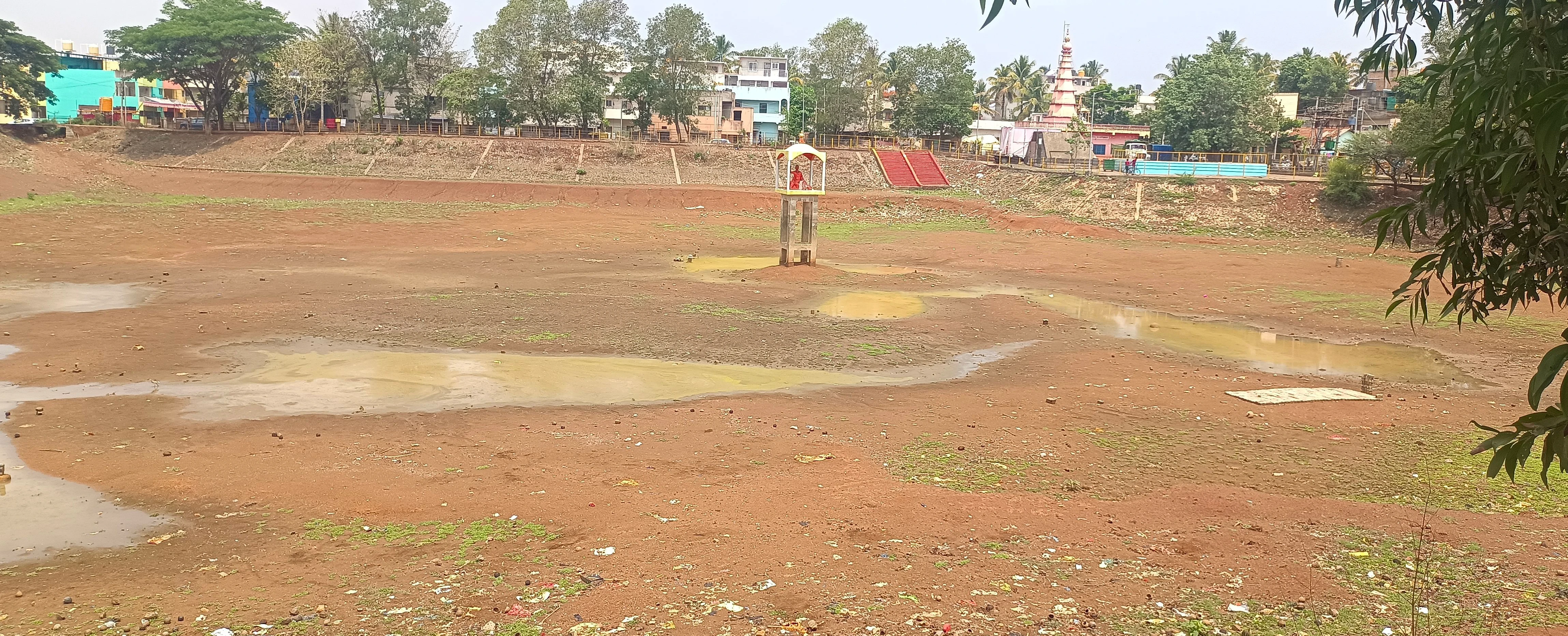 ಬೆಳಗಾವಿ ಜಿಲ್ಲೆಯಲ್ಲಿ ಬರಿದಾದ ಕೆರೆ: 200 ಕೆರೆಗಳಲ್ಲಿ ಹನಿ ನೀರೂ ಇಲ್ಲ
