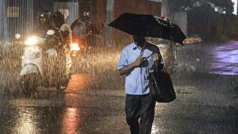 IMD Rain Alert: यूपी समेत इन राज्यों में अगले 5 दिनों तक होगी भारी बारिश, बिहार और दिल्ली के लिए भी अलर्ट; जानें मौसम का ताजा हाल