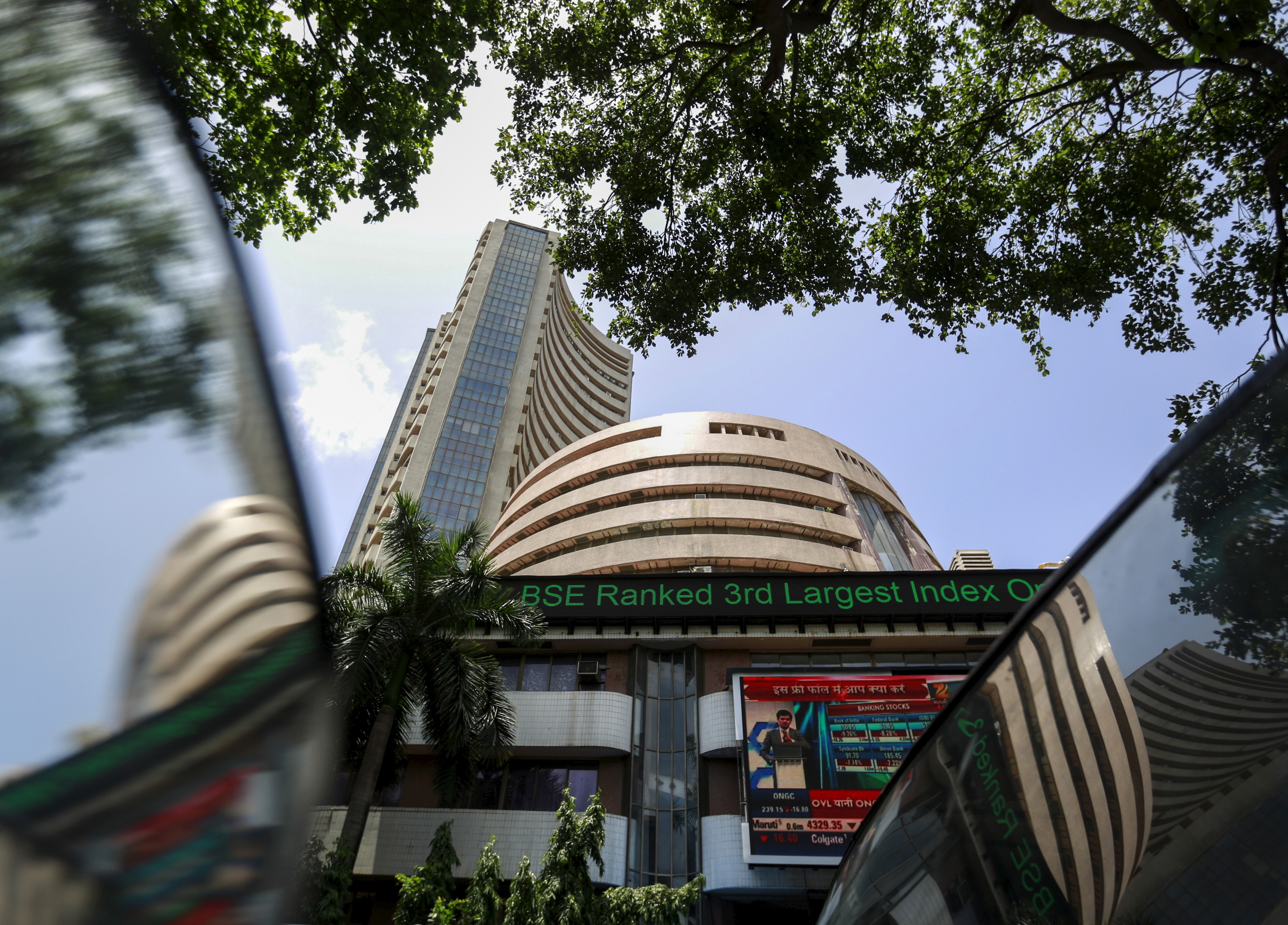 Stock Market Crash ट्रंप के ‘टैरिफ वॉर’ से मचा तहलका, सेंसेक्स-निफ्टी ने लगाई ˒ Stock Market Crash ट्रंप के ‘टैरिफ वॉर’ से मचा तहलका, सेंसेक्स-निफ्टी ने लगाई ˒