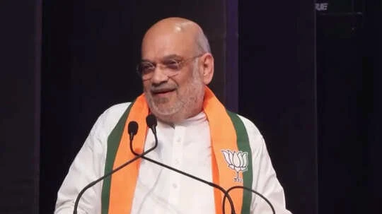 ‘ঘরের মাঠে হারিয়েছেন শুভেন্দু’, মমতাকে বিঁধে কলকাতায় গর্জে উঠলেন অমিত শাহ