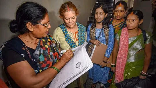 नवीनतम जनगणना 2026: क्या प्रश्न पूछे जाएंगे? देश की ऐतिहासिक जनगणना पर बड़ा अपडेट नवीनतम जनगणना 2026: क्या प्रश्न पूछे जाएंगे? देश की ऐतिहासिक जनगणना पर बड़ा अपडेट