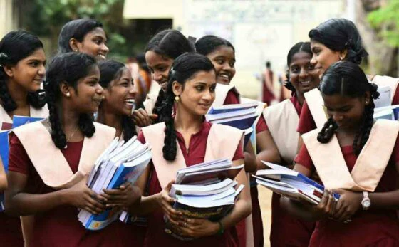 மாணவர்களுக்கு பாட புத்தகம் வழங்குவதில் சிக்கல்!! நீதிமன்றம் பள்ளிகல்விதுறைக்கு அதிரடி உத்தரவு!!