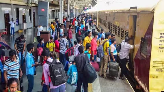 'बिना टिकट ट्रेन में यात्रा करते पकड़े गए तो...', रेलवे 1 अप्रैल से करने जा रहा ये बड़ा बदलाव