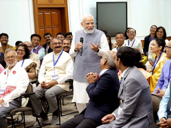 PM Modi Remarks: चेहरे पर क्यों है तेज? शिक्षक पुरस्कार के विजेताओं से बातचीत में PM मोदी ने बताया राज