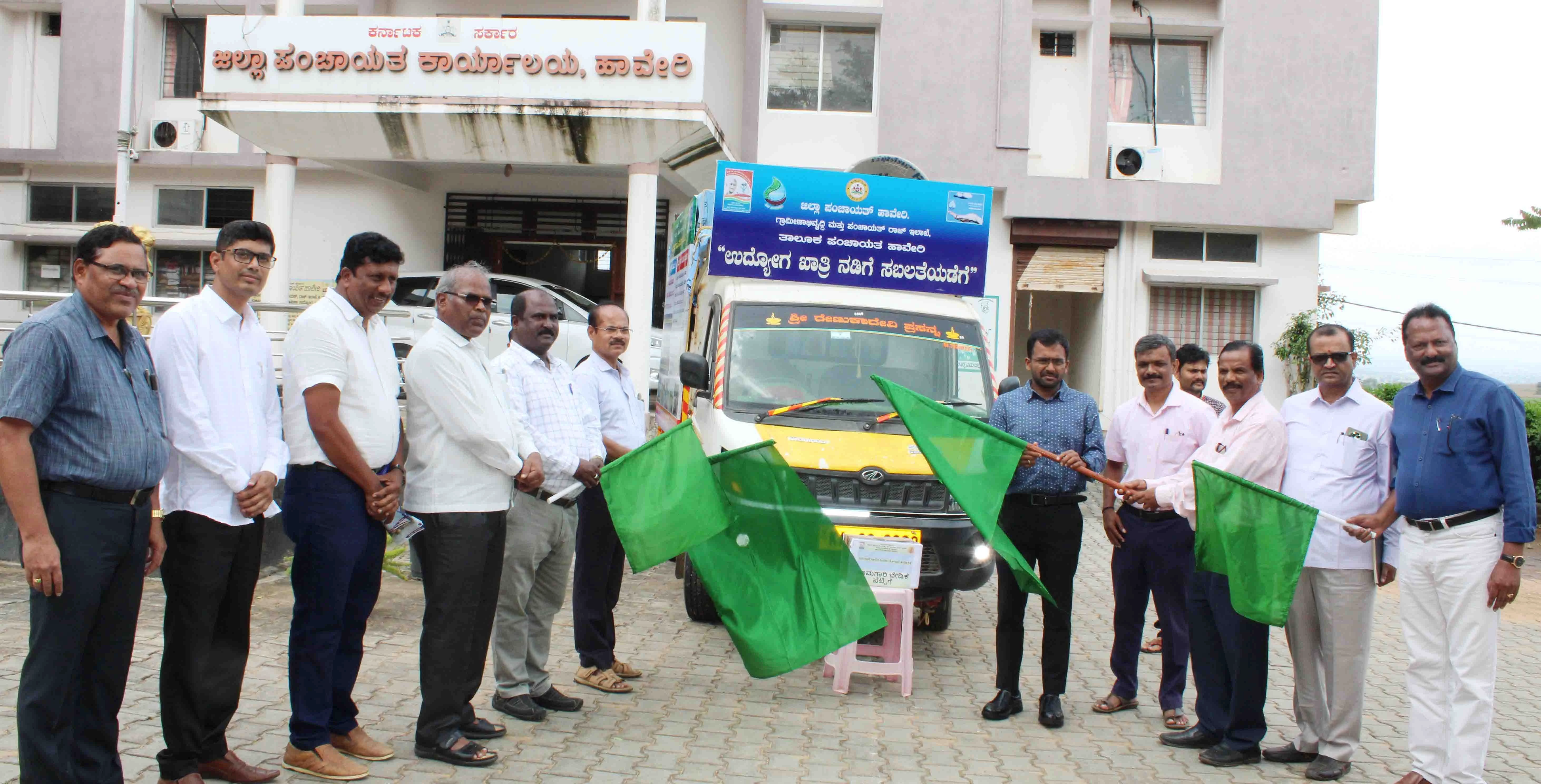 ಹಾವೇರಿ: ನರೇಗಾ ಯೋಜನೆ ಜಾಗೃತಿ ರಥಕ್ಕೆ ಚಾಲನೆ
