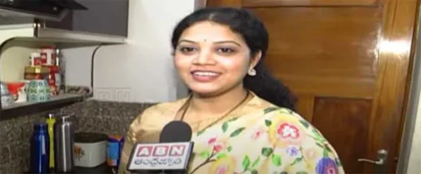 మహిళ రెండు పాత్రలు పోషిస్తుంది: ఎమ్మెల్యే భవానీ