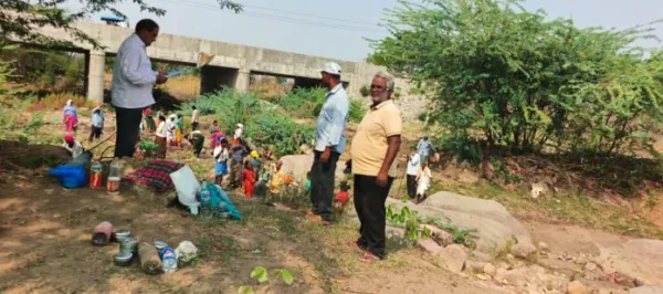 ఉపాధి హామీ పనులను పరిశీలించిన ఎంపీడీఓ