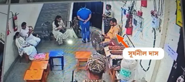 স্ট্রংরুমের ভিতরেও চলেছে শুভেন্দু, মমতার সমানে সমানে লড়াই