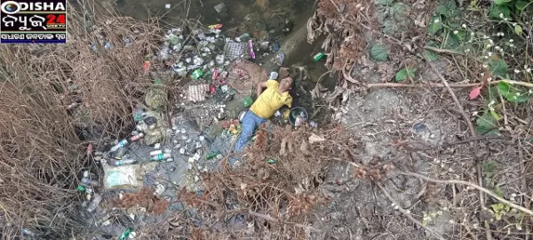 ବ୍ୟାଙ୍କ୍ କର୍ମଚାରୀ ଙ୍କ ସନ୍ଦେହ ଜନକ ମୃତ୍ୟୁ