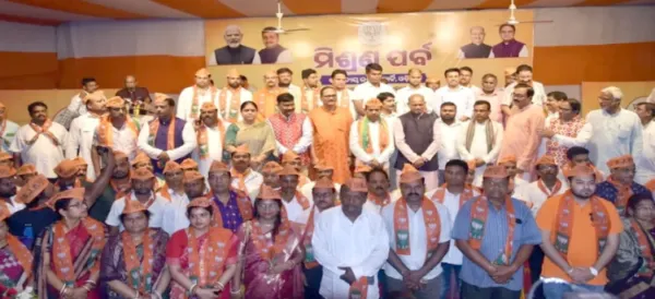 ଅନୁଗତଙ୍କ ସହ ପଦ୍ମ ଆଦରିଲେ ରବି ଜେନା