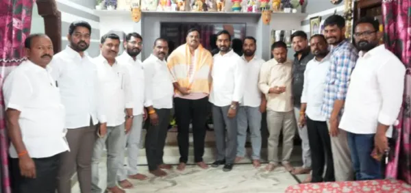పదవి విరమణ పొందిన ఆర్మీ జవాన్కు ఘన సన్మానం