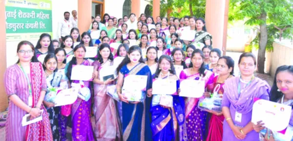 महिलांनी प्रशिक्षणातून व्यवसाय उभा करावा; शालिनी विखे पाटील ; जनसेवा फाउंडेशन अंतर्गत महिलांना प्रशिक्षण