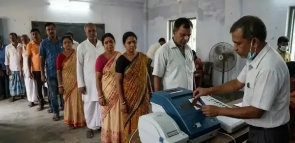West Bengal Election Repolling 2026। પશ્ચિમ બંગાળમાં ૧૫ મતદાન કેન્દ્રો પર પુનર્મતદાન શરૂ EVM પર ટેપ લગાવી ભાજપનું નિશાન છુપાવ્યાનો હતો આરોપ, ચૂંટણી પંચ એક્શનમાં