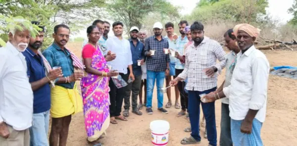 హమాలీ కార్మికులకు మజ్జిగ పంపిణీ