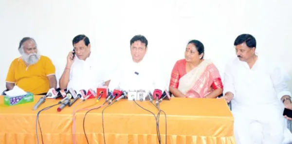 పెట్రోల్ ధరల పెంపు..మోసపూరితం
